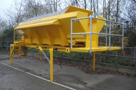 Free standing demountable gritter.